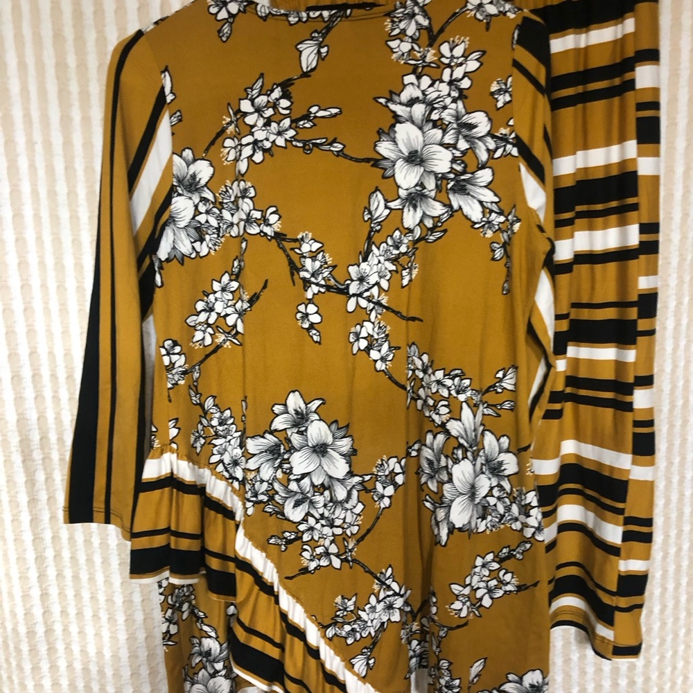 Yellow Asymmetrical Pleated Skirt - Picture 3 of 7